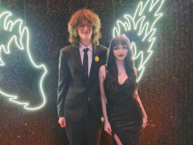 Tak bawili się maturzyści na studniówce skarżyskiego "Erbla". Kreacje jak z czerwonego dywanu