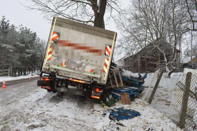 Rozbita ciężarówka w Ossówce