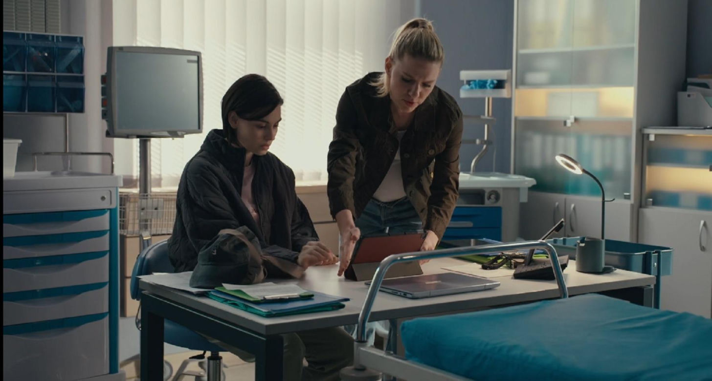 Na dobre i na złe odc. 999: Blanka (Pola Gonciarz), policjantka Dorota (Magdalena Wróbel)