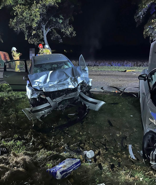 Poważny wypadek na Dolnym Śląsku! Samochody zderzyły się z ciągnikiem, są ranni