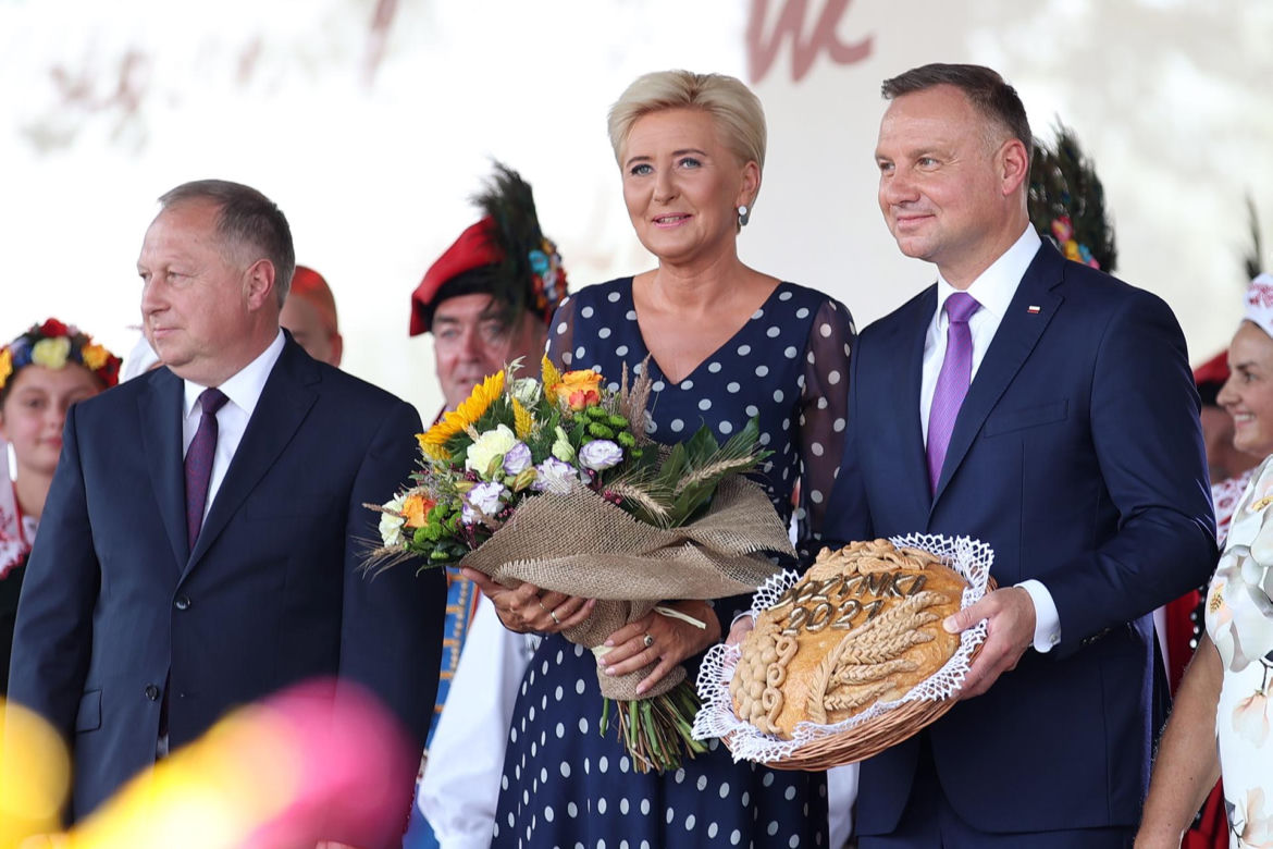 Co się stanie z kreacjami Agaty Dudy?