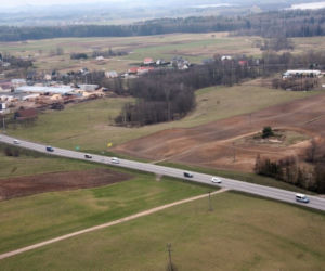 Wielki transport z cudzoziemcami przekroczył granicę. Pojechali w kierunku Litwy [ZDJĘCIA]
