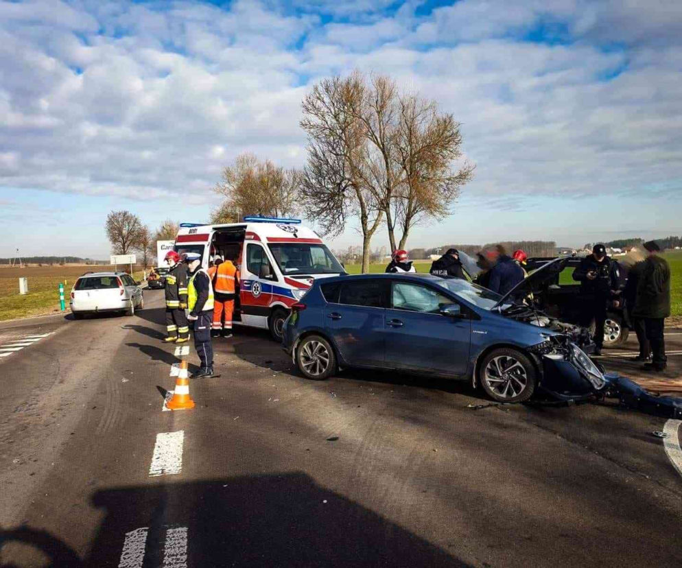 Dziękonie. Zderzenie dacii z toyotą, dwie osoby ranne [ZDJĘCIA]