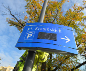 Tablice elektroniczne na placu Krasińskich
