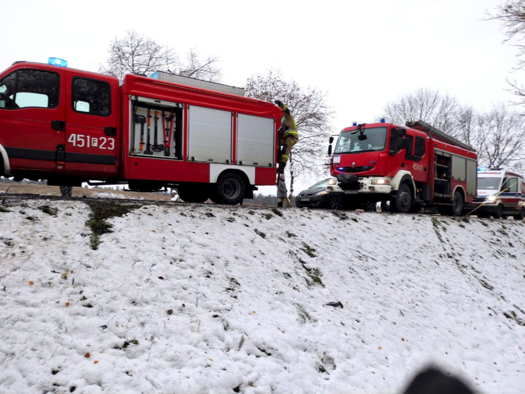 Tragiczny wypadek pod Żarami. Zginęło małżeństwo i malutka córeczka