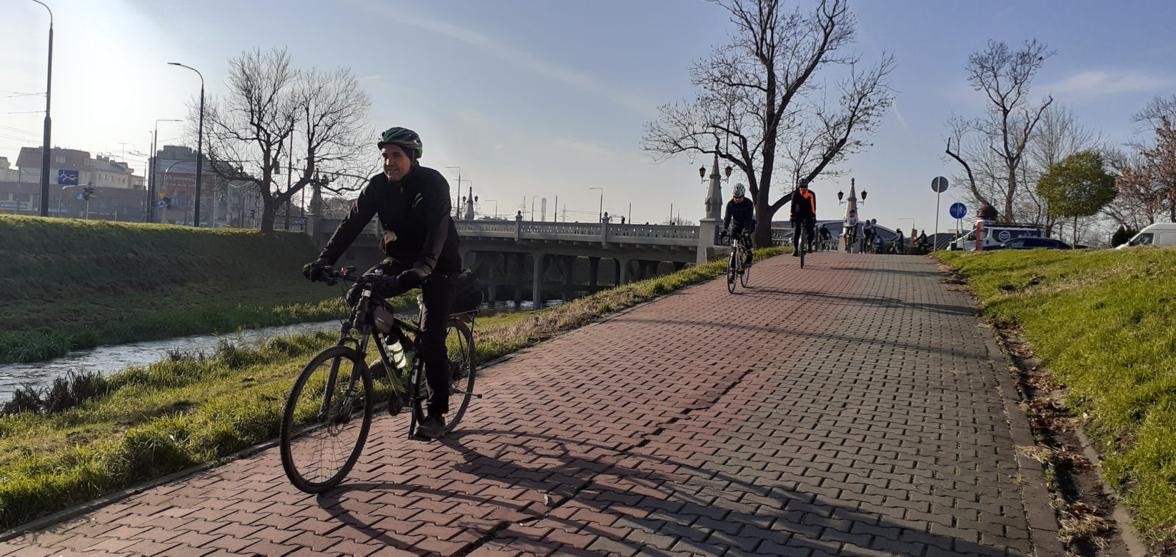 Lubelscy rowerzyści wyruszyli. Pokonają 103 kilometry w 103. rocznicę odzyskania niepodległości [GALERIA]