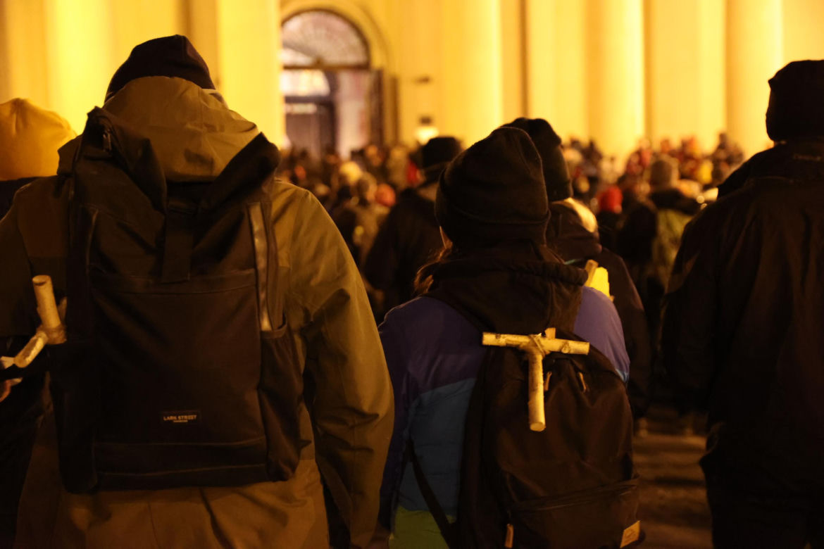 Kilka tysięcy osób w piątkowy wieczór wyruszyło z Lublina w 10. Ekstremalną Drogę Krzyżową
