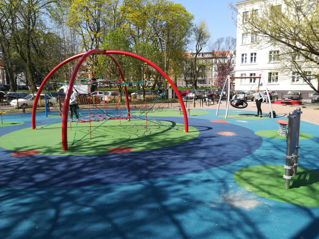 Wyremontowane podwórko przy ul. Montwiłła