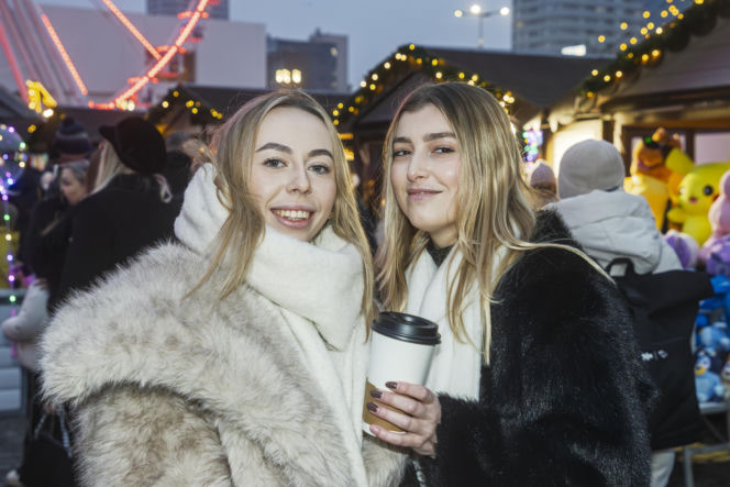 Tłumy na świątecznym Jarmarku Warszawskim. Zapytaliśmy ludzi, co o nim myślą