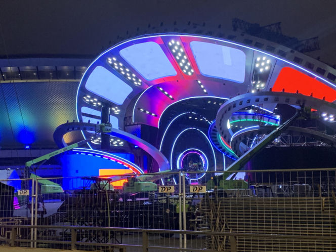 Scena Sylwestra z Dwójką 2025 w Katowicach w czasie próby świateł