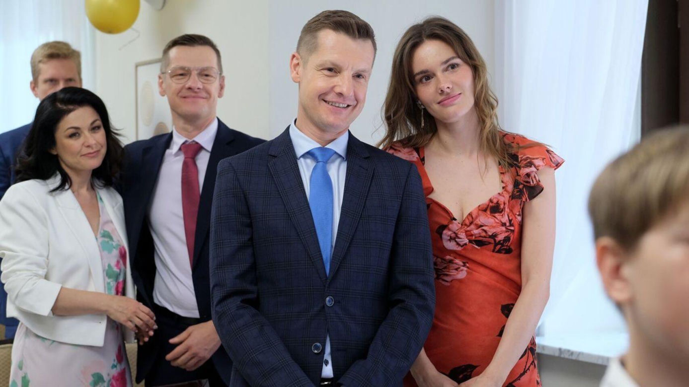 M jak miłość odc. 1890. Franka (Dominika Kachlik), Paweł (Rafał Mroczek), Kinga (Katarzyna Cichopek), Piotrek (Marcin Mroczek)