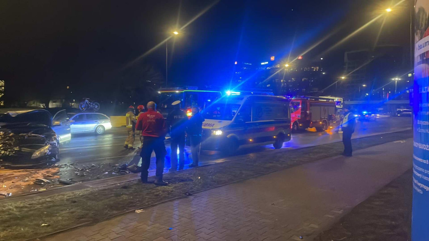 Groźny wypadek na Mokotowie! Jedna osoba poszkodowana [ZDJĘCIA]