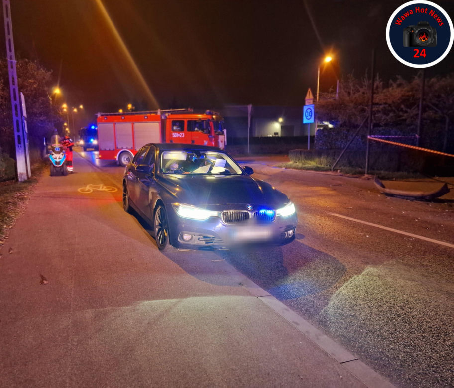 Rozbił forda na betonowym słupie. Jechał bez prawka i po alkoholu