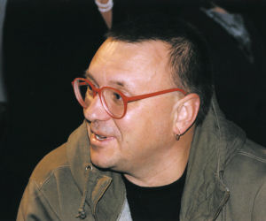 Jerzy Owsiak na przestrzeni lat. Tak zmieniał się jego charakterystyczny wizerunek