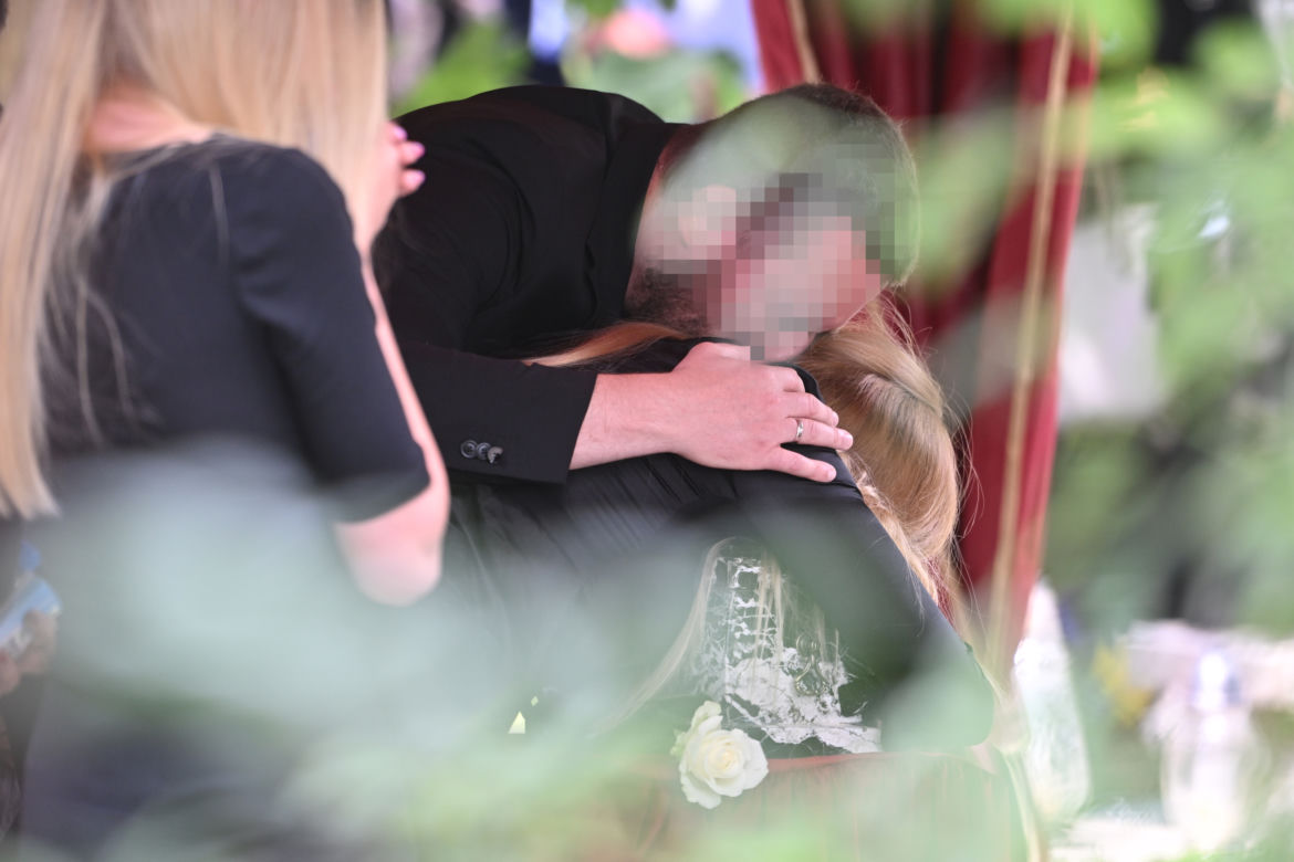 Sylwia Peretti rzuciła się na urnę z prochami syna! Ten widok roztrzaska nawet najtwardsze serca