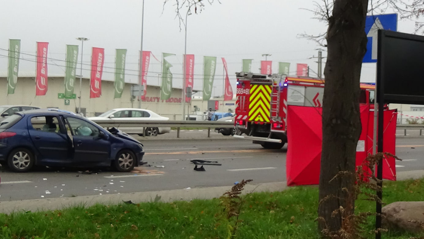 Tragiczny wypadek karetki, która wiozła zakażonego