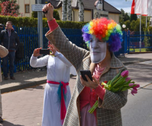 Happening pt. Na drugi koniec tęczy z Ojcem Tadeuszem. Chryja 2