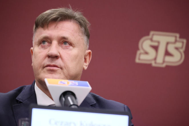 PZPN bez sponsora, a Cezary Kulesza w nowej fryzurze! Ale metamorfoza. Prawdziwa?