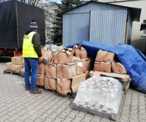 Ponad 3600 litrów nielegalnego alkoholu przekazane do zgierskiego szpitala