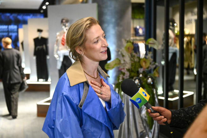 Bezpieczne kolory odchodzą do lamusa. Lara Gessler zachwyciła stylizacją w jednym z najmodniejszych odcieni tej wiosny