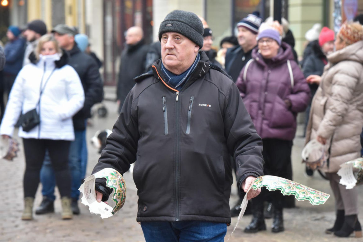 Orszak Trzech Króli 2025 w Toruniu: Kopernik towarzyszył Mędrcom ze Wschodu. Zdjęcia ze starówki
