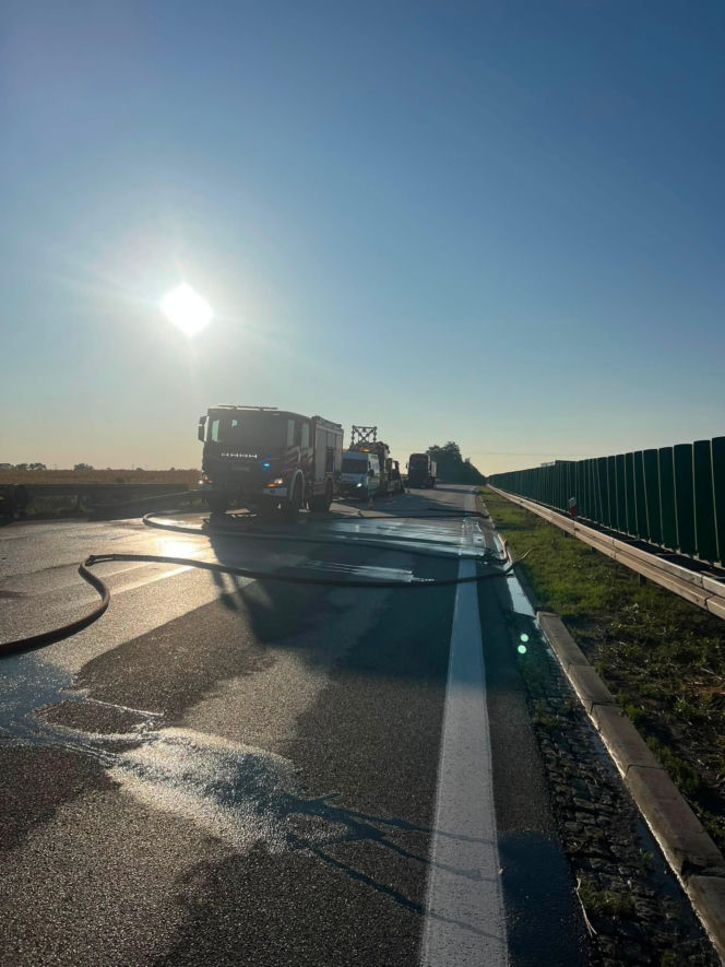 Uwaga kierowcy! Pożar na autostradzie A4. Droga nieprzejezdna, policja wyznaczyła objazd