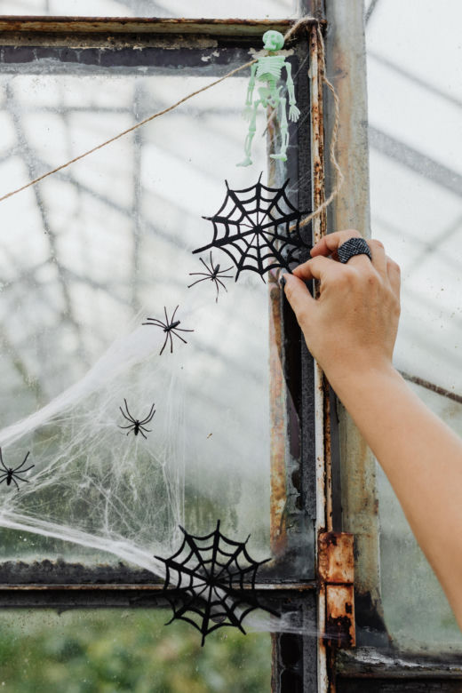 Straszne dekoracje na Halloween. Gdzie kupić ozdoby? Jak urządzić mieszkanie na Halloween?