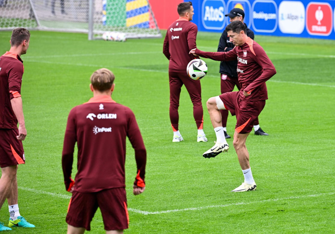 Lewandowski trenuje pełną parą, Zieliński na rowerku
