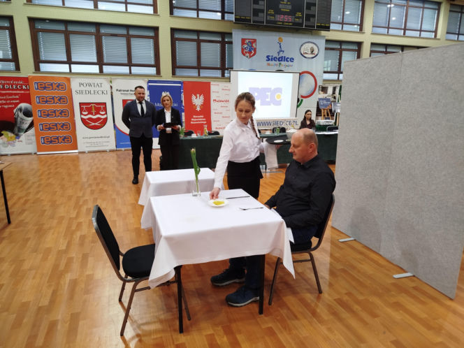 Już po raz ósmy w Siedlcach rywalizowali młodzi kelnerzy z całej Polski