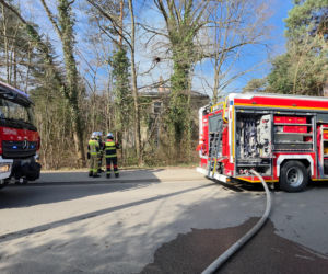 Wielki pożar zabytkowej willi pod Warszawą. Trwa akcja strażaków