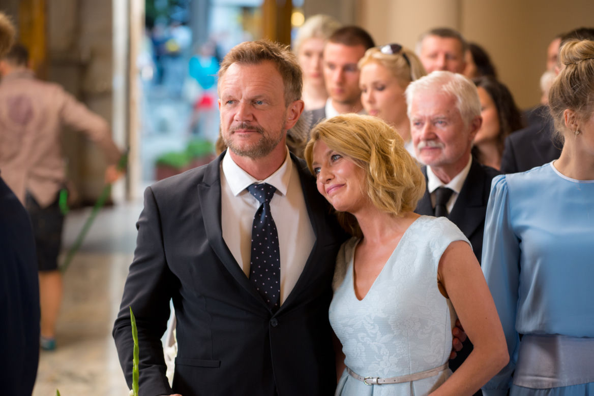 Aż po sufit odcinek 4, Joanna (Edyta Oszówka), Andrzej (Cezary Pazura)