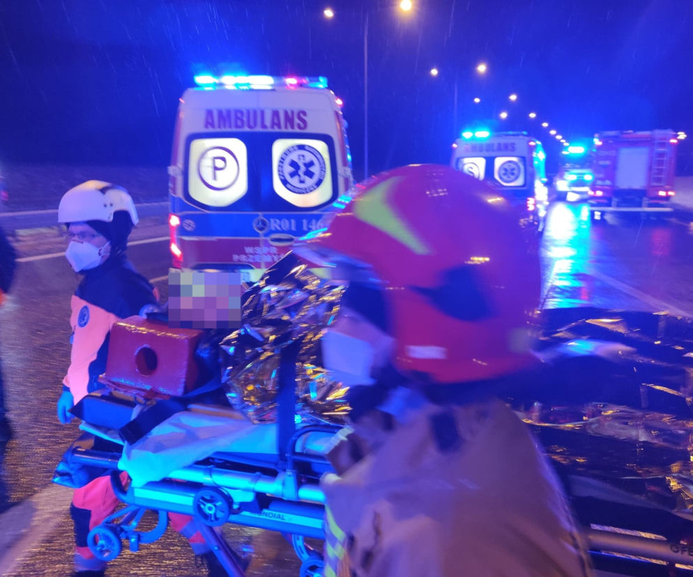 Horror na autostradzie A4.  Dramatyczna relacja ratowników medycznych z miejsca wypadku autokaru [ZDJĘCIA]