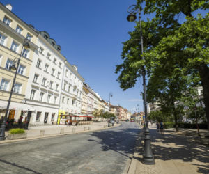 Warszawa dawniej i dziś. Krakowskie Przedmieście 55. Przed wojną ten gmach zachwycał przepychem, dziś jest tylko cieniem dawnej chwały