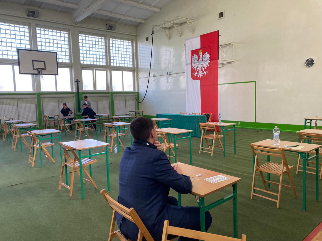 Matura 2023. Maturzyści podczas matury w LO VII w Zielonej Górze