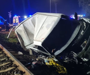 Zderzenie busa i pociągu pod Poznaniem. Są ranni!