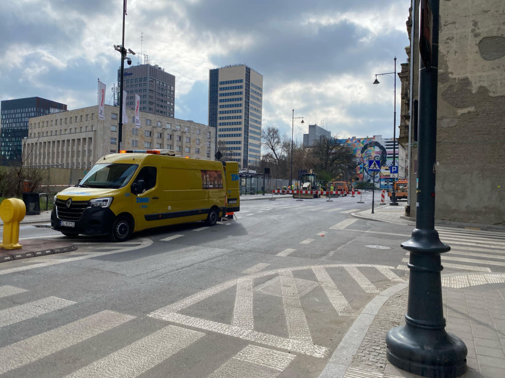 Awaria na Sienkiewicza w Łodzi. Przed przypadek zaplombowano kanał ściekowy 