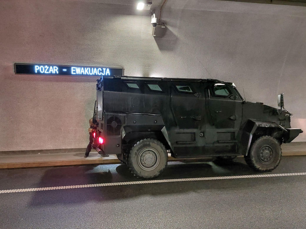 Akcja służb w tunelu na Zakopiance. Kontrterroryści opanowali kryzysową sytuację