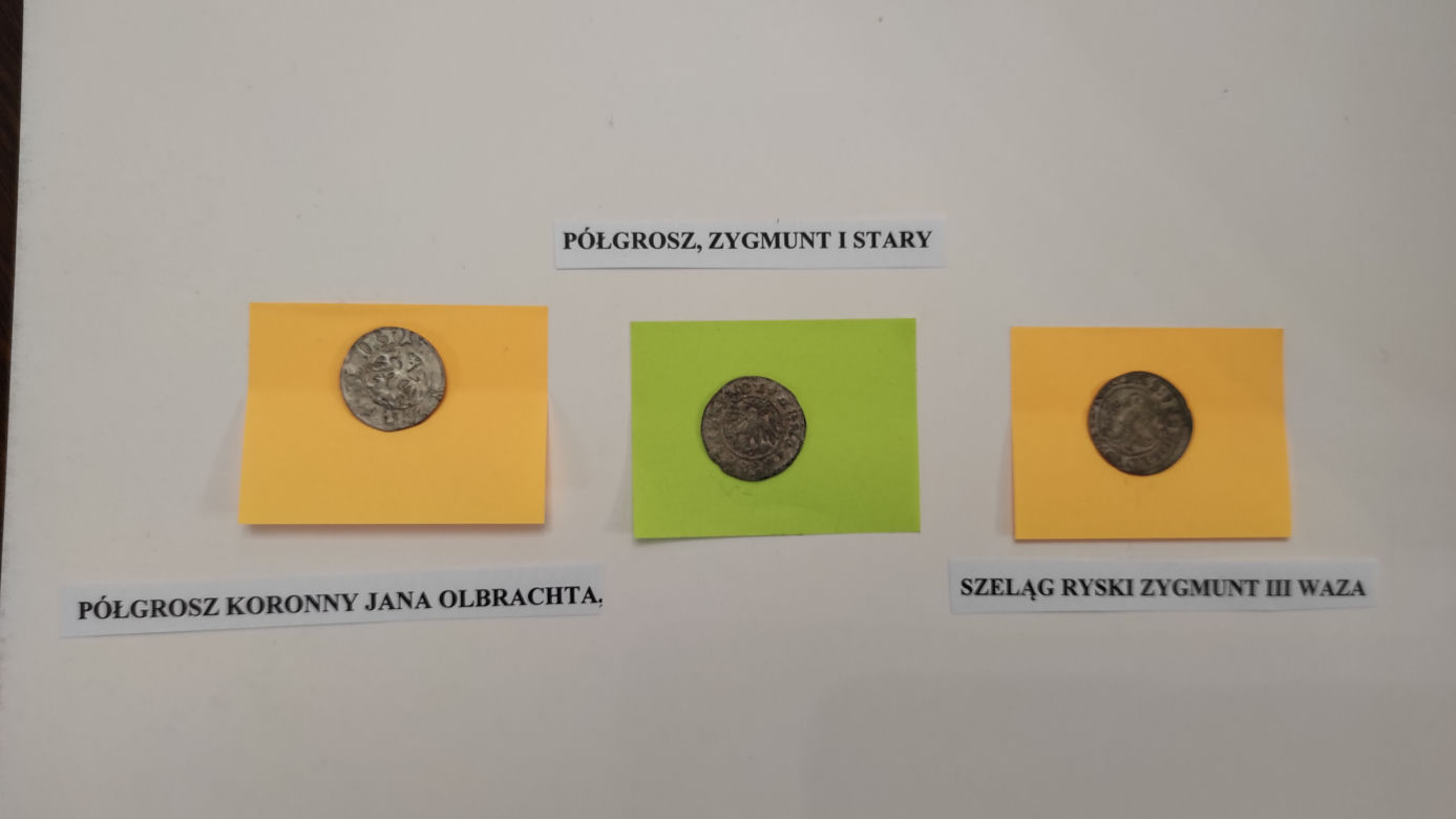 Zabytki i dokumenty znalezione w zbiorach na Wawelu