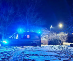 Auto na zamarzniętym Jezioraku