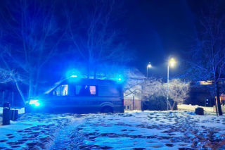 Auto na zamarzniętym Jezioraku