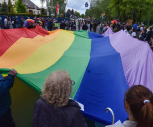 Happening pt. Na drugi koniec tęczy z Ojcem Tadeuszem. Chryja 2