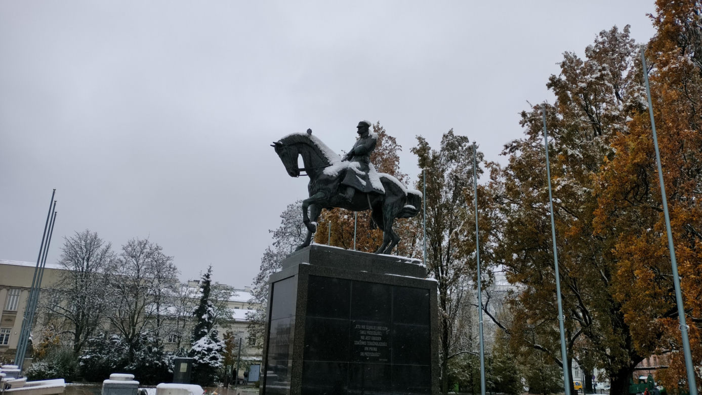 Pierwszy śnieg w tym sezonie! Lublin jest ukryty pod zimową pierzynką 