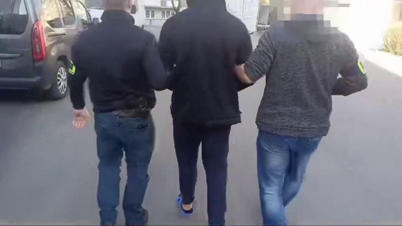 Wjechali autem do jubilera, a potem uciekli z łupem! Jest nagranie z napadu