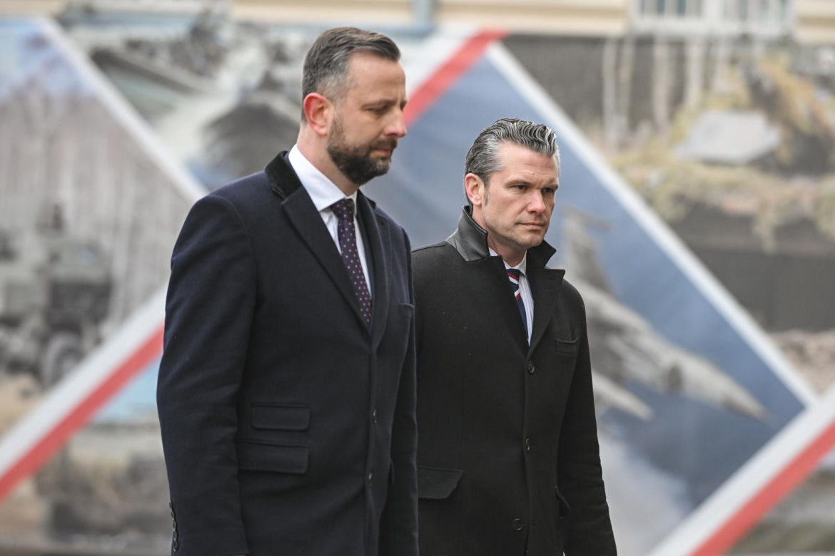 Wicepremier, minister obrony narodowej Władysław Kosiniak-Kamysz oraz sekretarz obrony USA Pete Hegseth na spotkaniu w siedzibie MON w Warszawie
