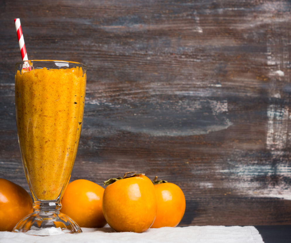 Smoothie z persymoną: przepis na jesienny koktajl z owocem kaki
