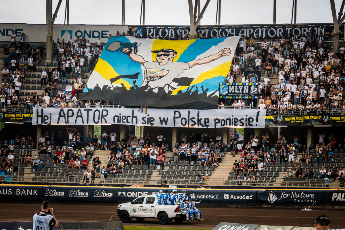 Tak torunianie kibicowali żużlowcom podczas meczu Apator - Unia Leszno. Zdjęcia z Motoareny