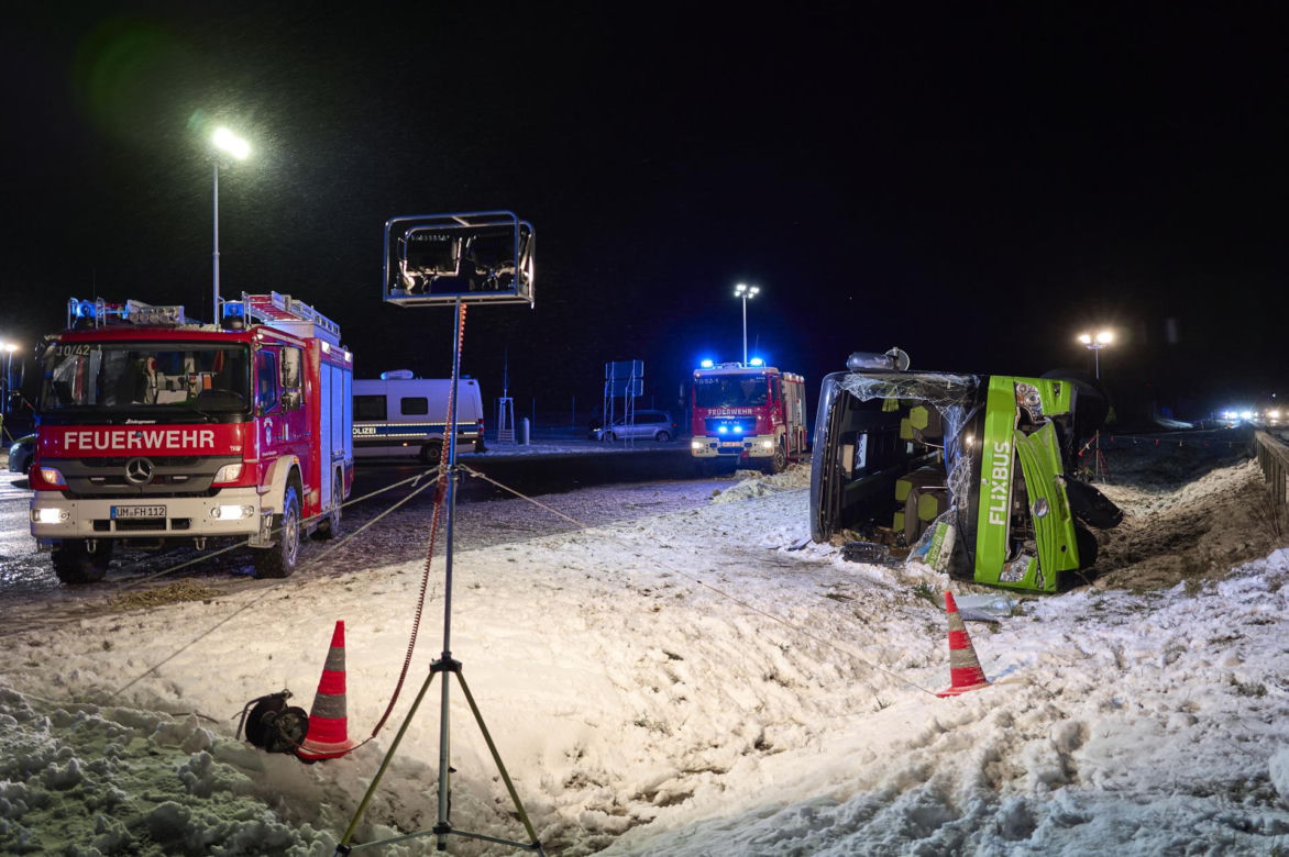 Wypadek polskiego autobusu w Niemczech. Dwie osoby nie żyją, wiele jest rannych