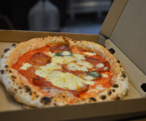 Napadli z bronią na właściciela pizzerii