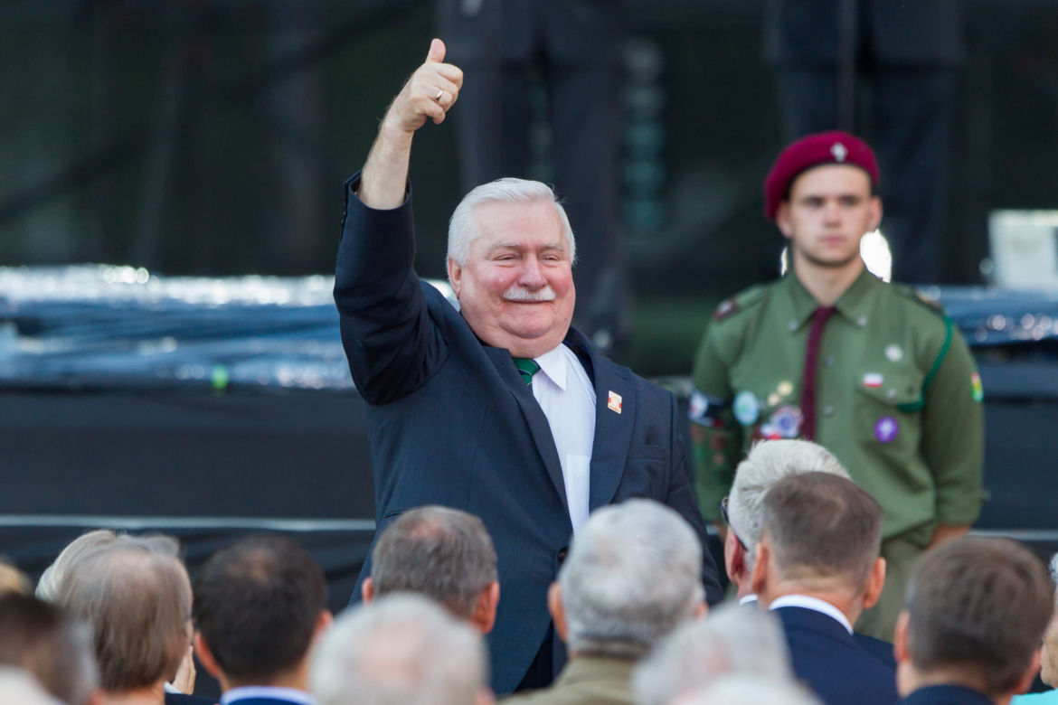 DANUTA WAŁĘSA O LECHU: "MÓJ MĄŻ JEST ROMANTYCZNY NA SWÓJ SPOSÓB".