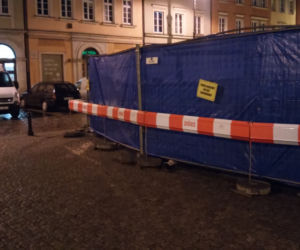 Prace przy wejściu do Movie Gate